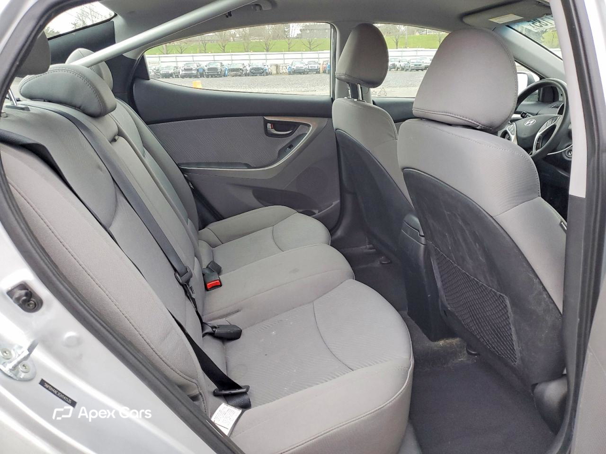 Hyundai Elantra 2012