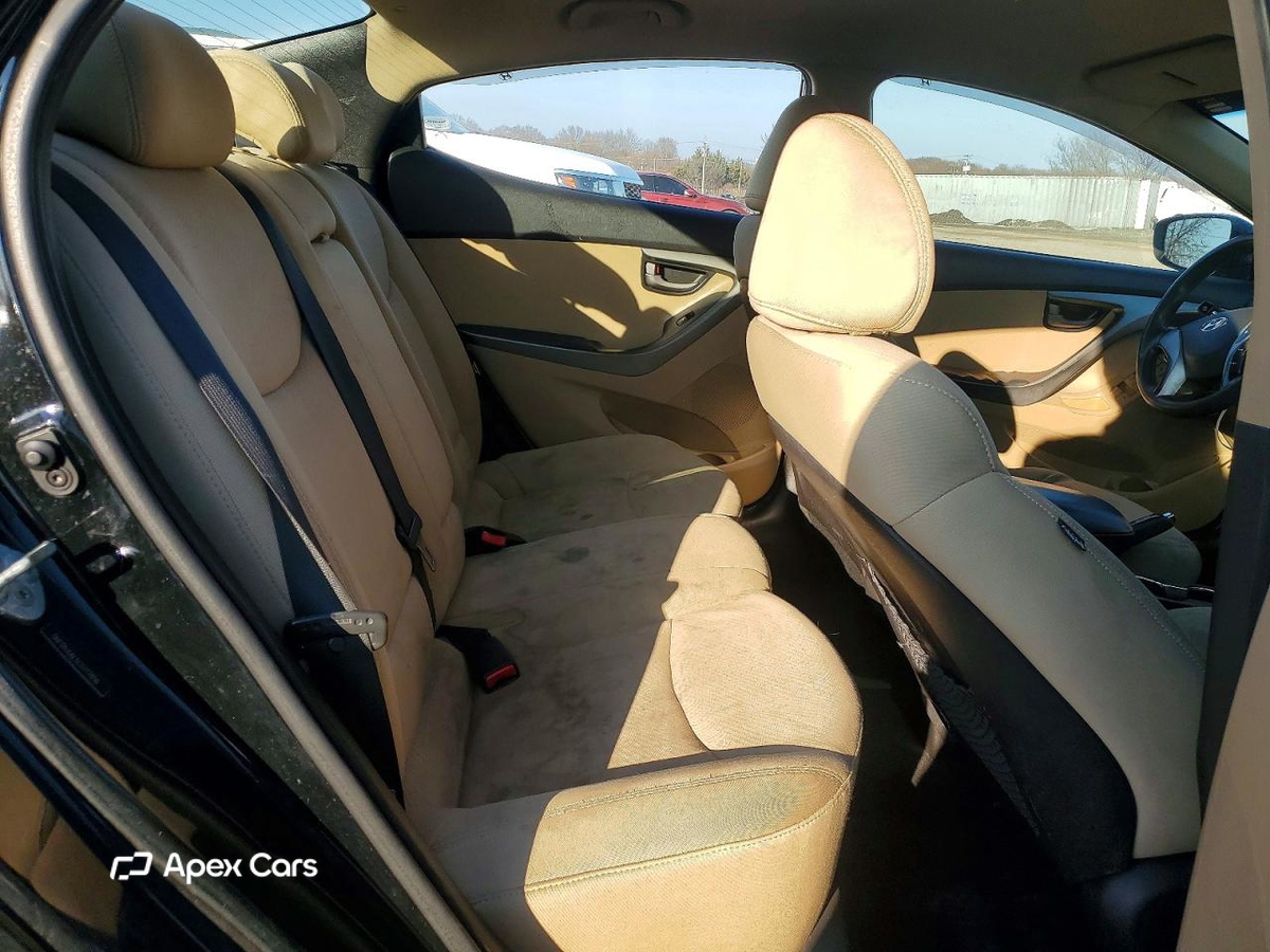 Hyundai Elantra 2012