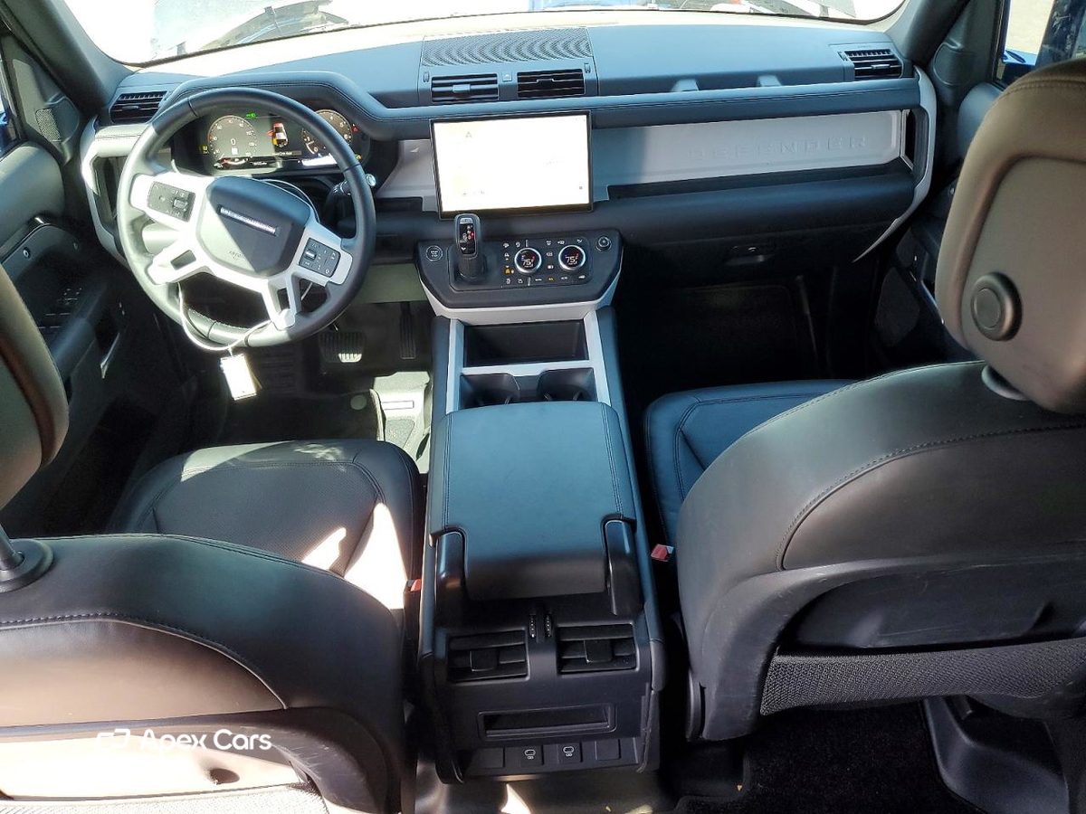 Land Rover Defender 2025