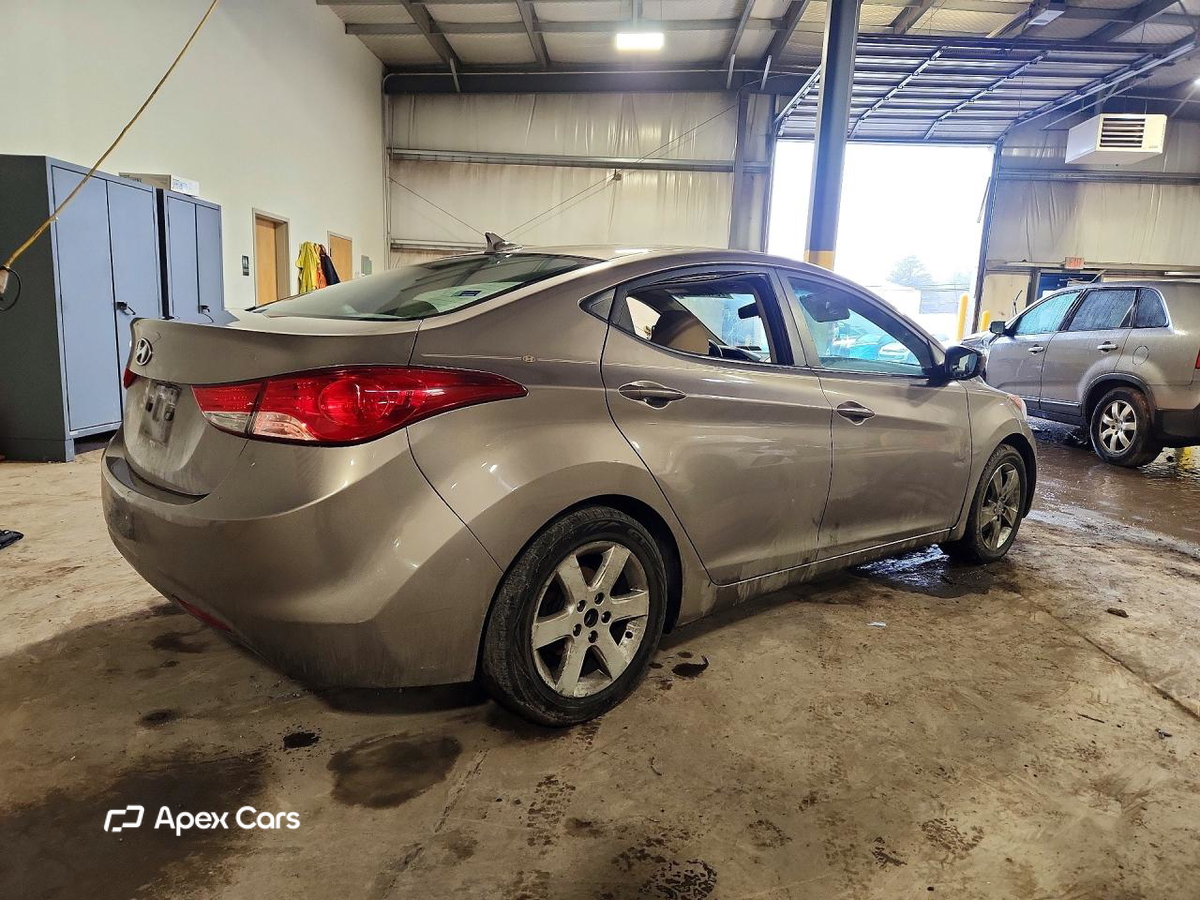 Hyundai Elantra 2012