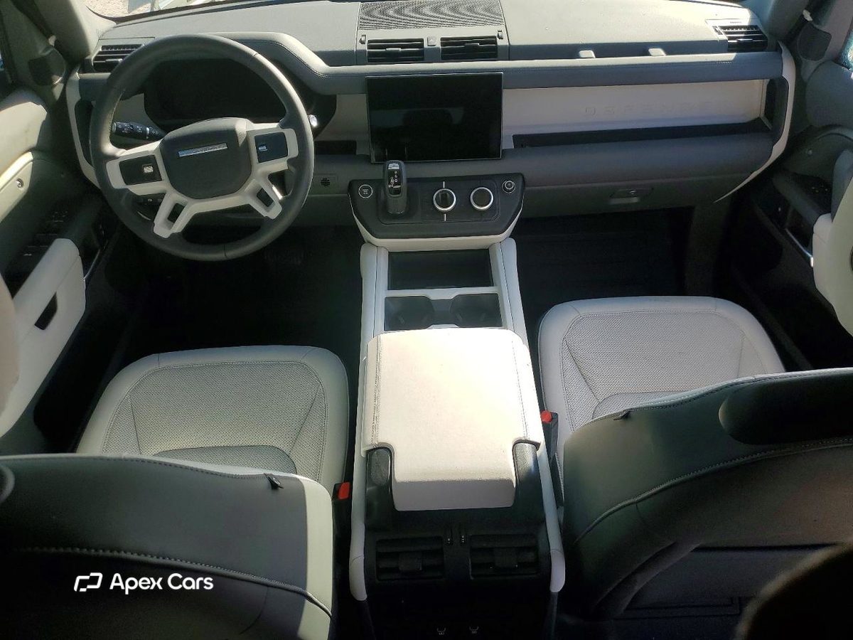 Land Rover Defender 2025