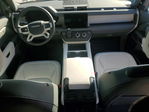 Land Rover Defender 2025