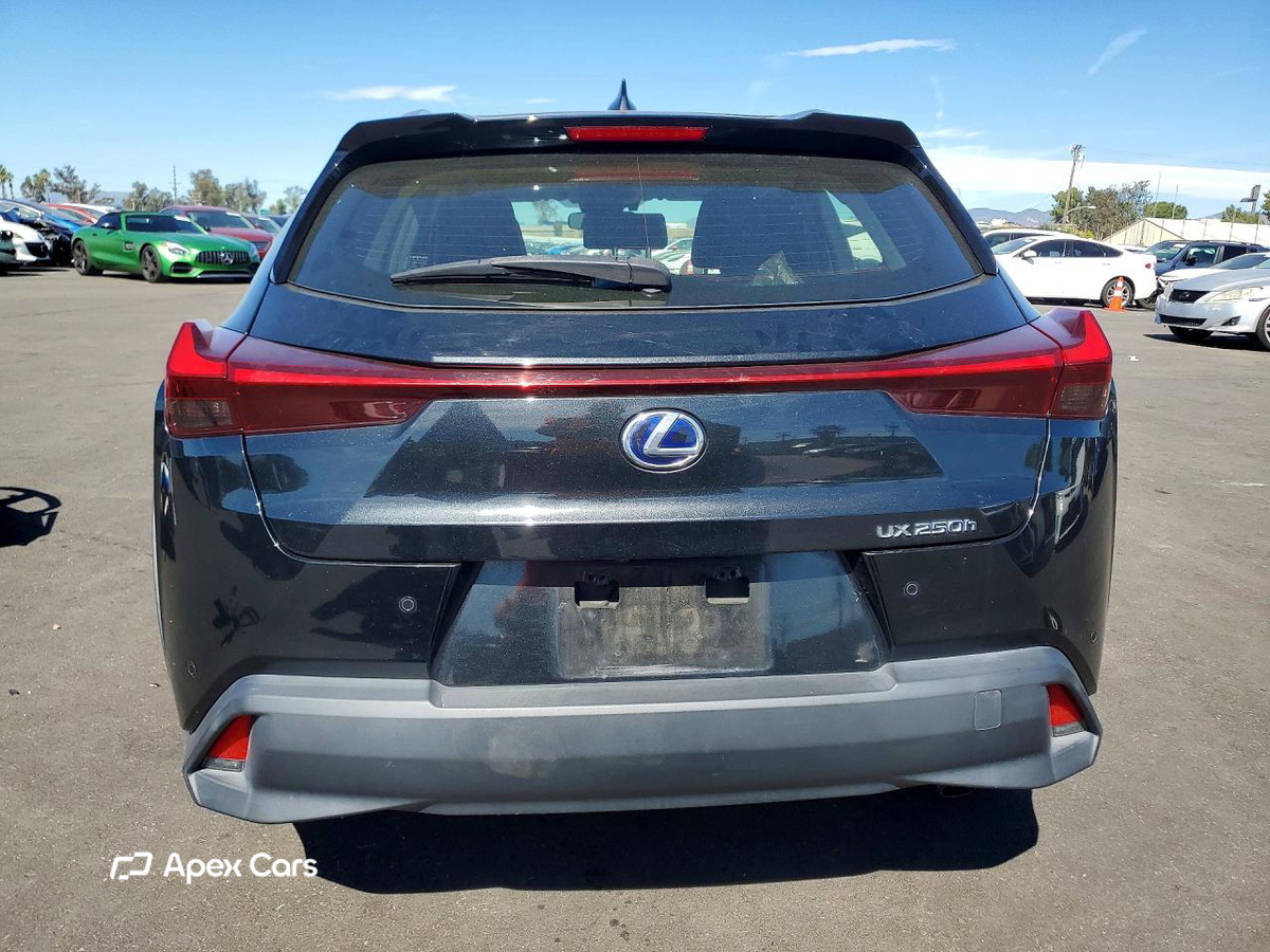 Lexus UX 2021
