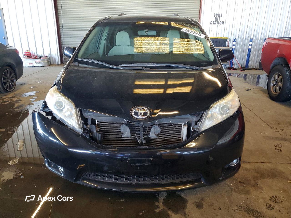 Toyota Sienna 2011
