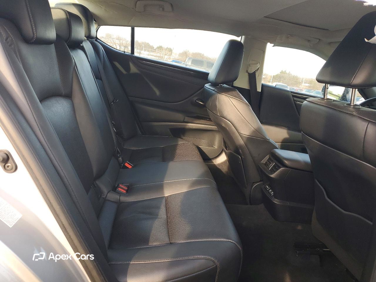 Lexus ES 2019