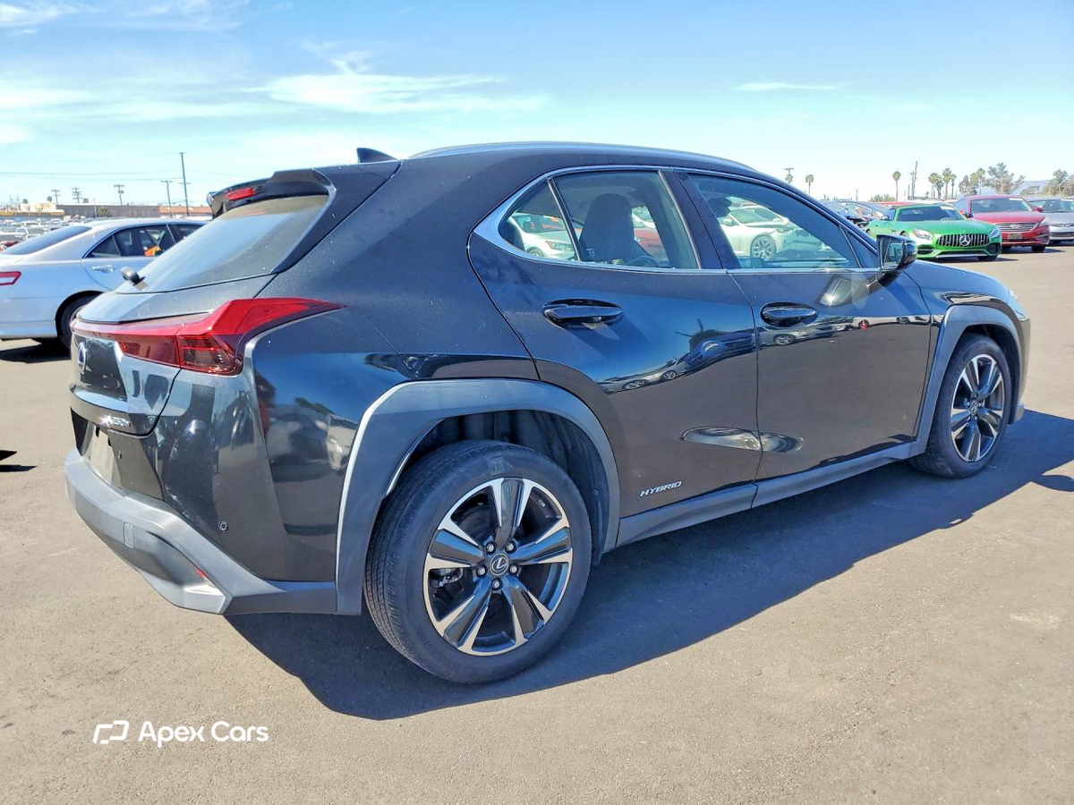 Lexus UX 2021