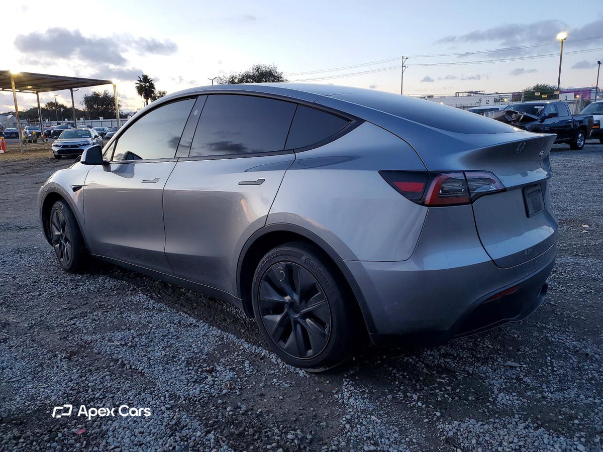 Tesla Model Y 2025