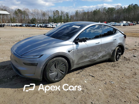 Tesla Model Y 2026 - Image 1 of 13