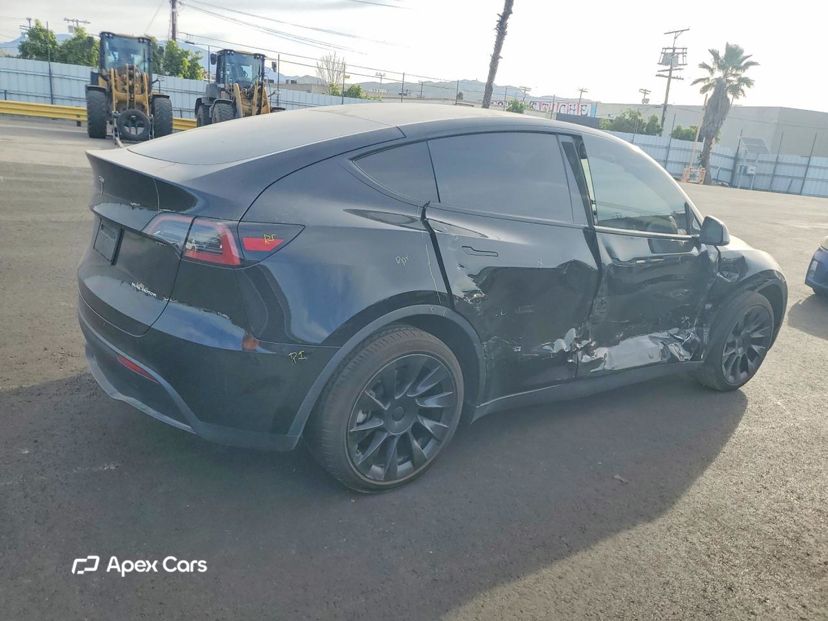 Tesla Model Y 2025