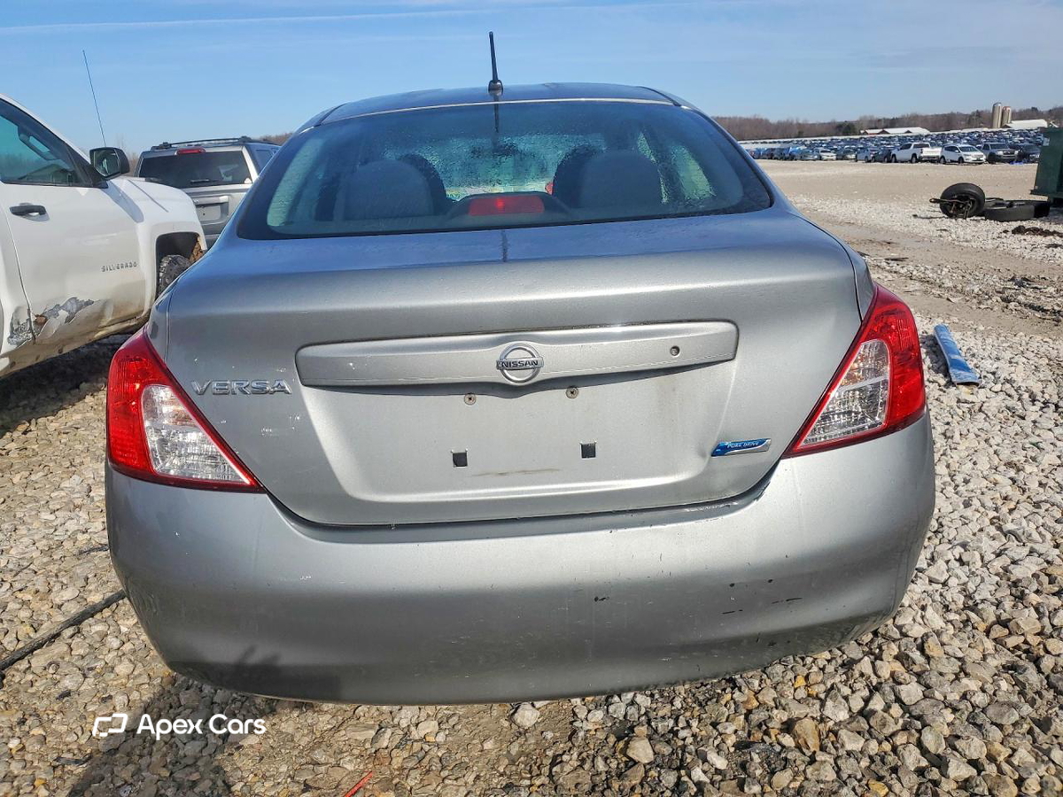 Nissan Versa 2012