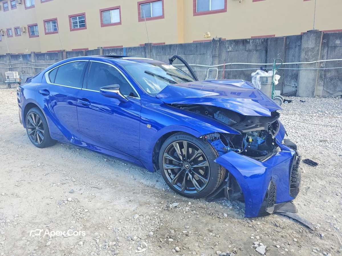 Lexus IS 2025