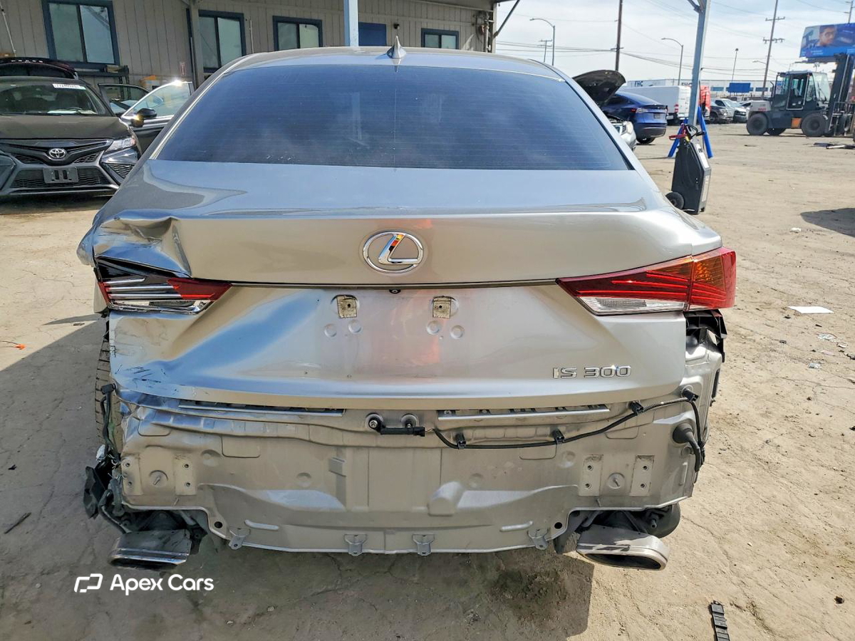 Lexus IS 2019