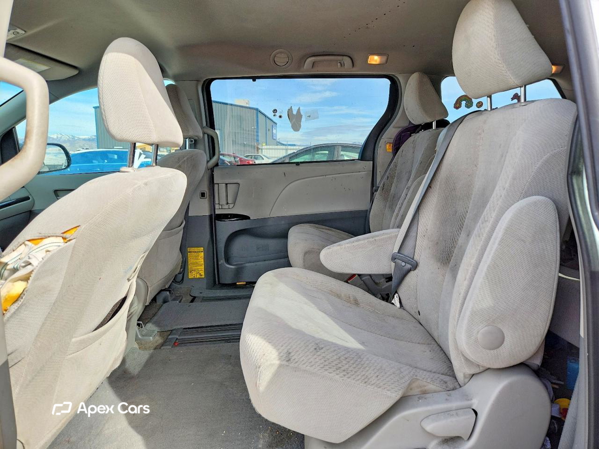 Toyota Sienna 2012