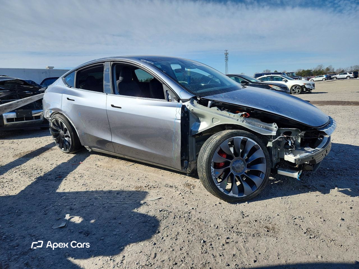 Tesla Model Y 2024