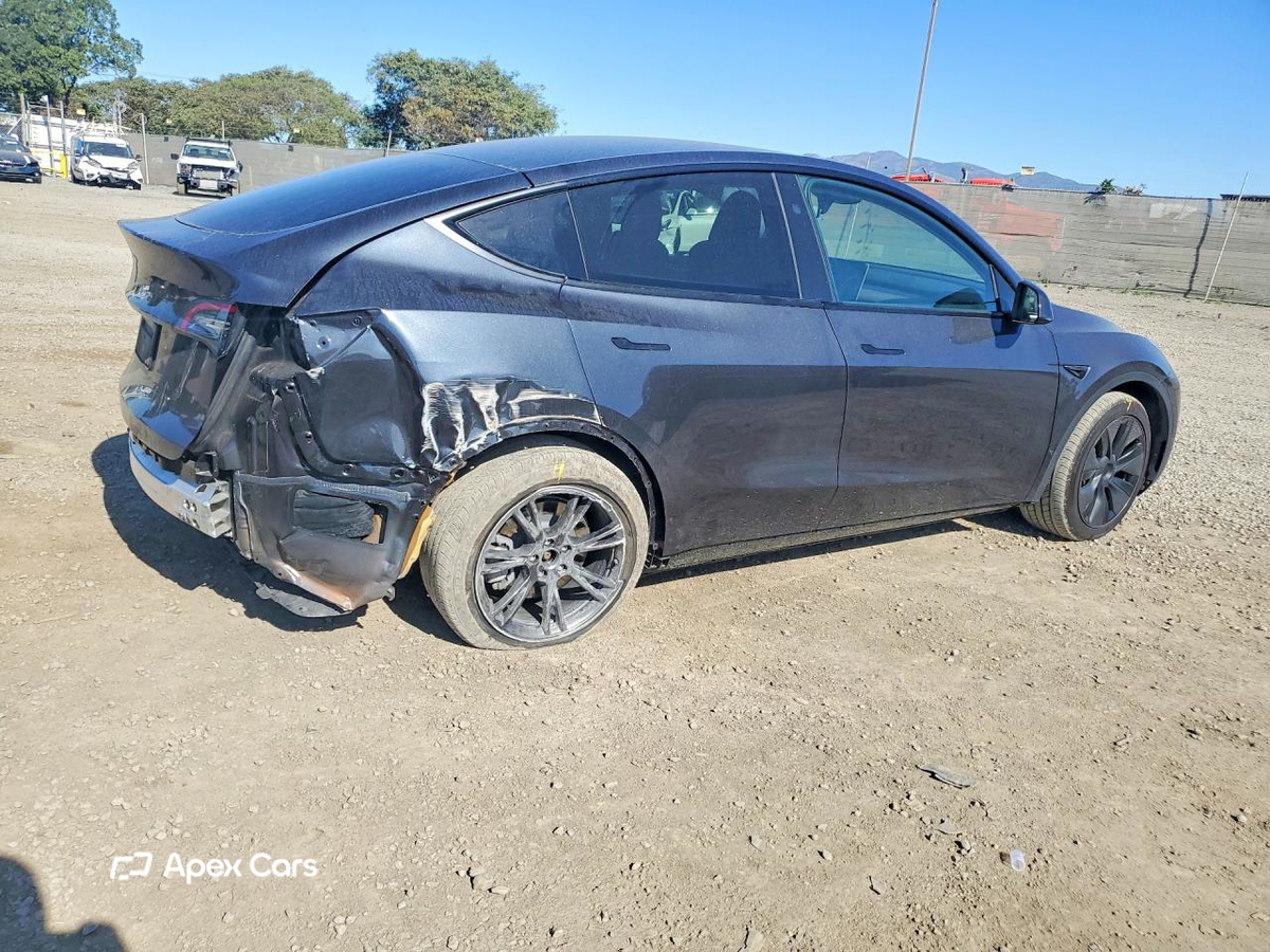 Tesla Model Y 2025