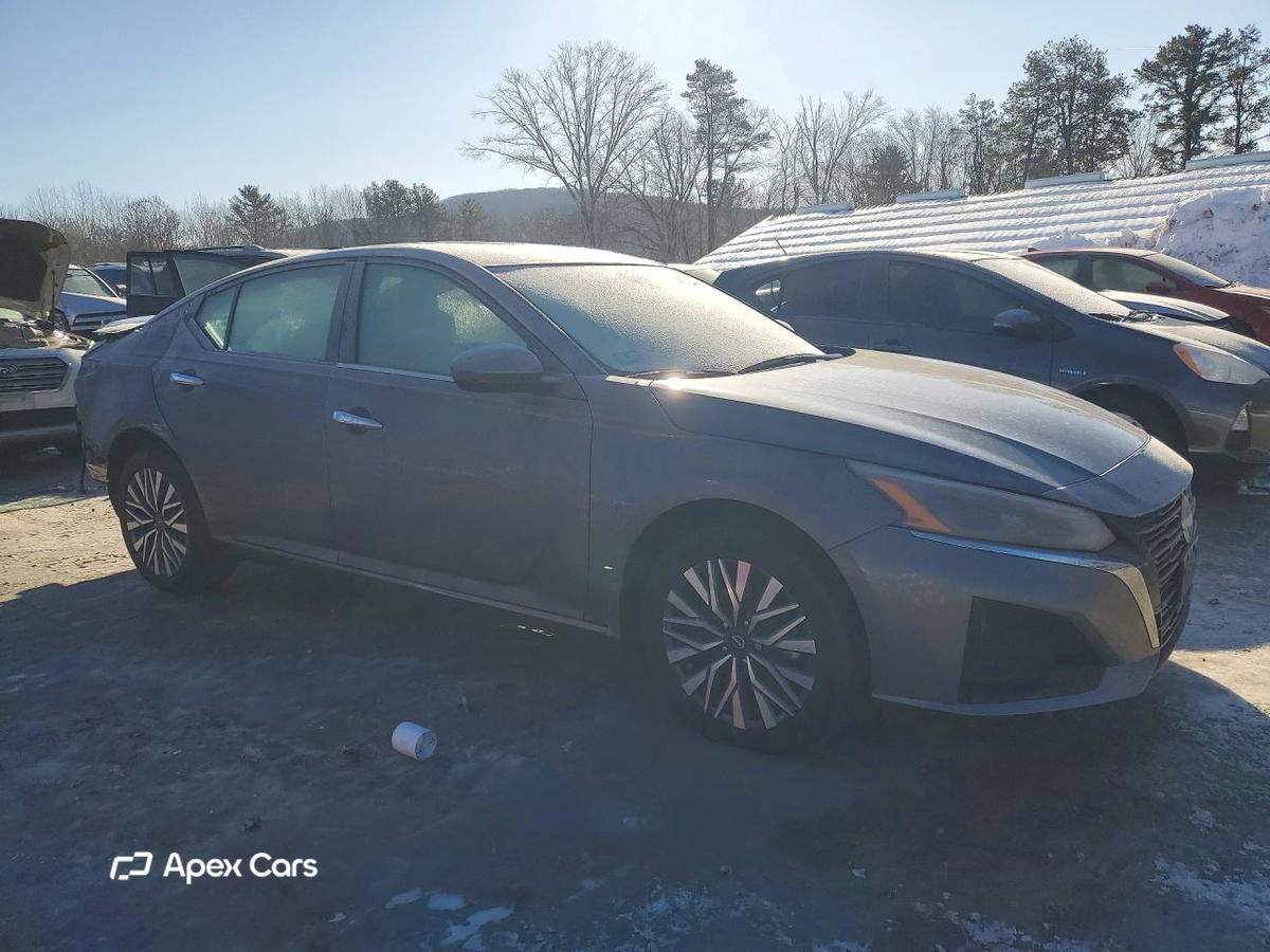 Nissan Altima 2024