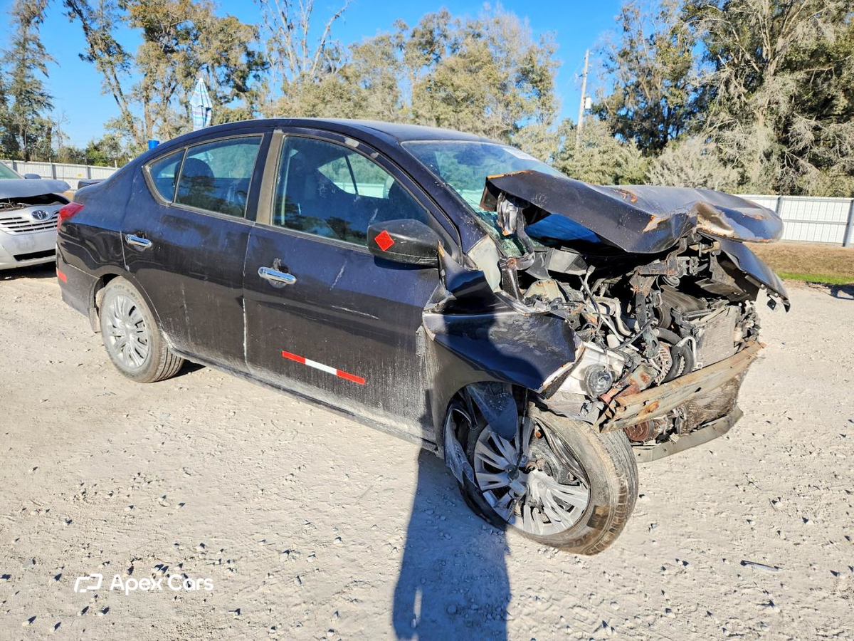 Nissan Versa 2015