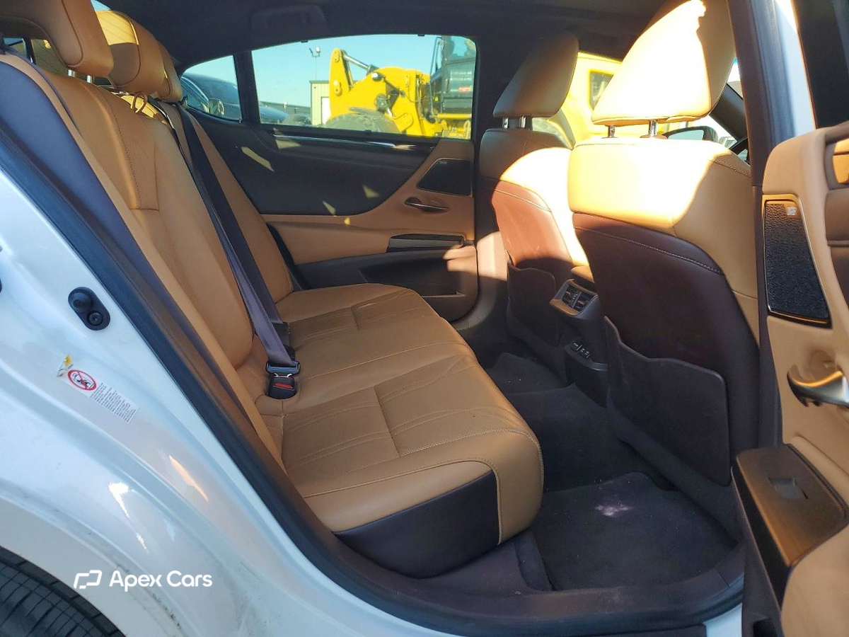 Lexus ES 2019