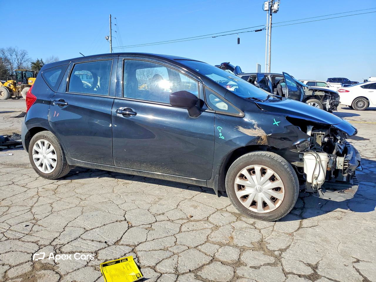 Nissan Versa 2015