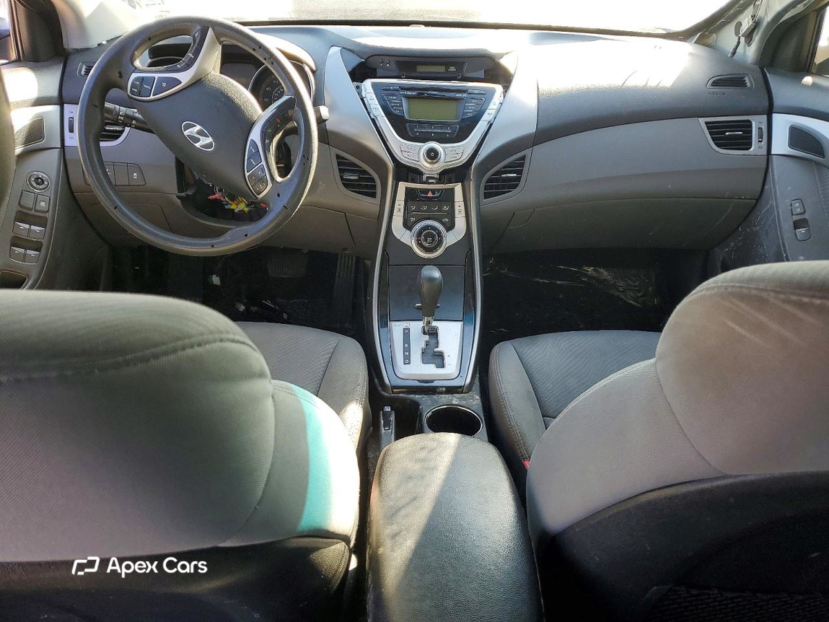 Hyundai Elantra 2012