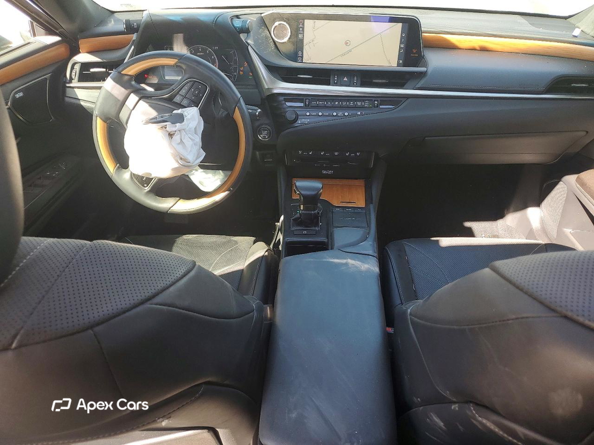 Lexus ES 2019