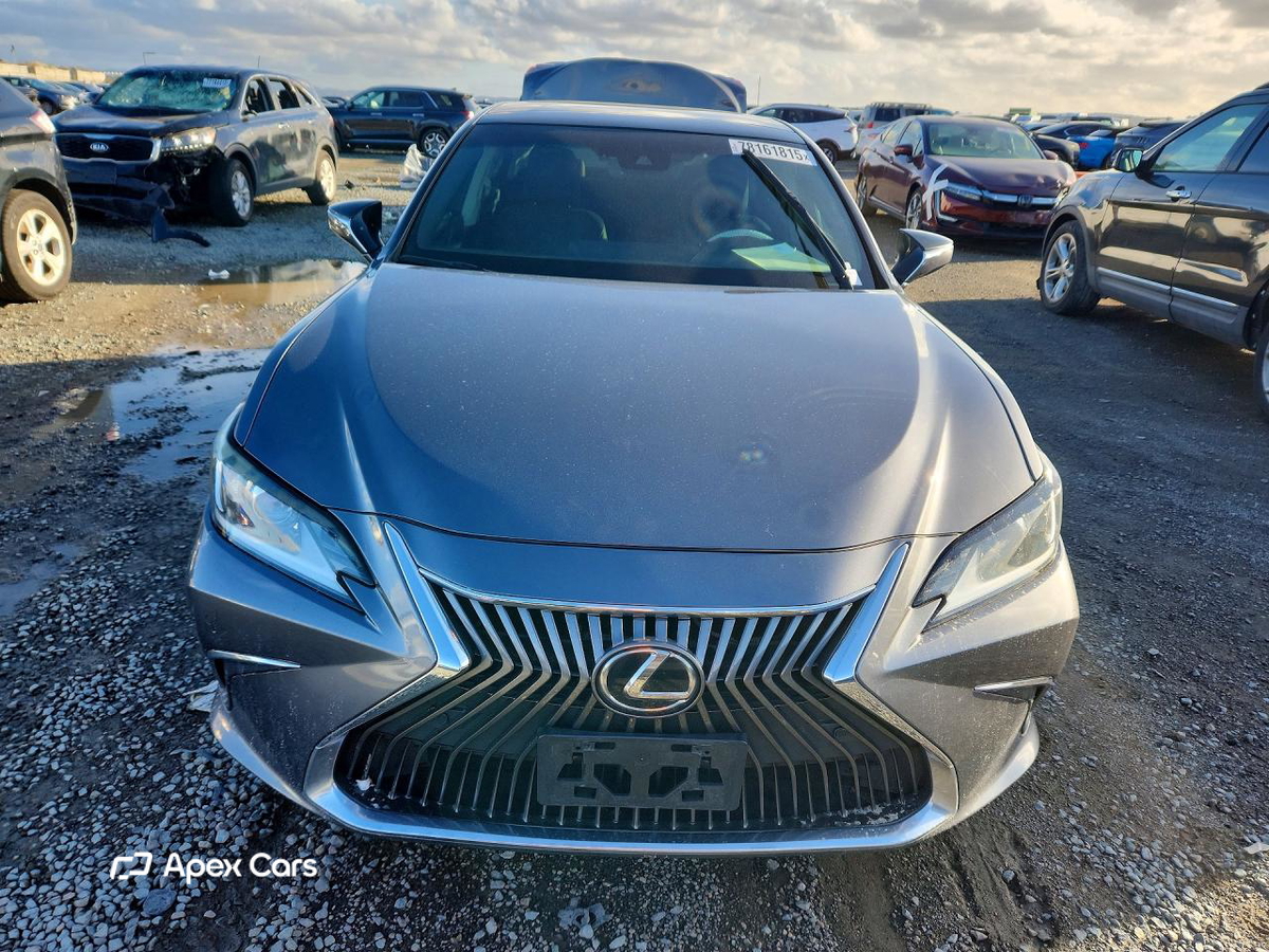 Lexus ES 2019