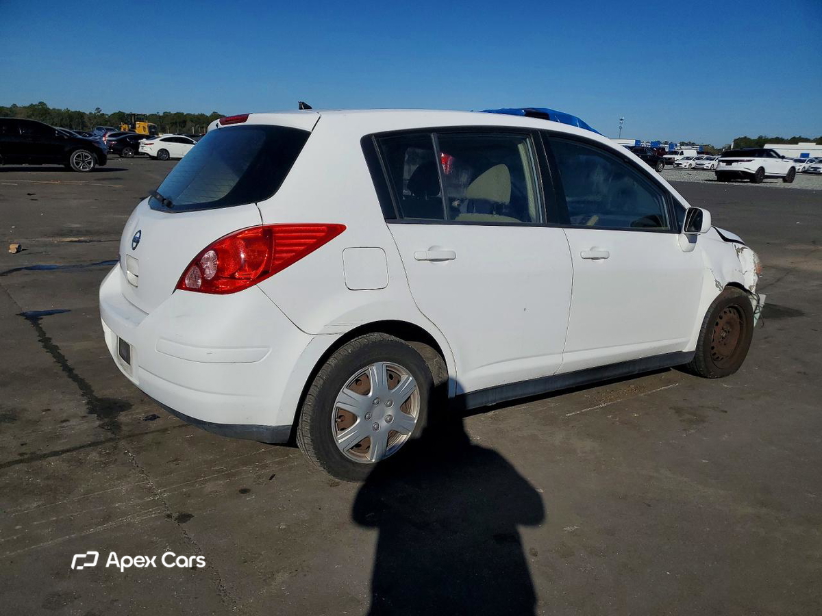 Nissan Versa 2011