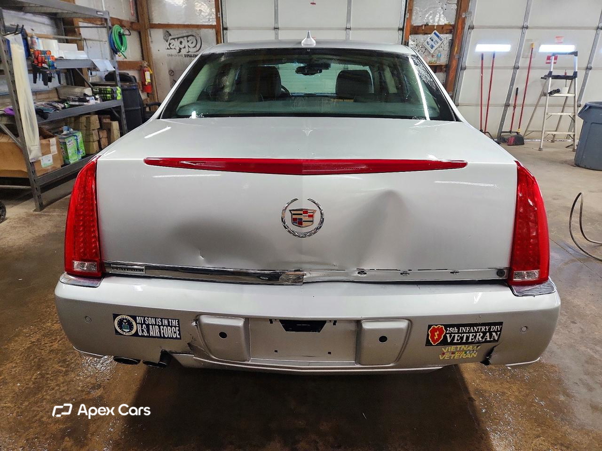Cadillac DTS 2011