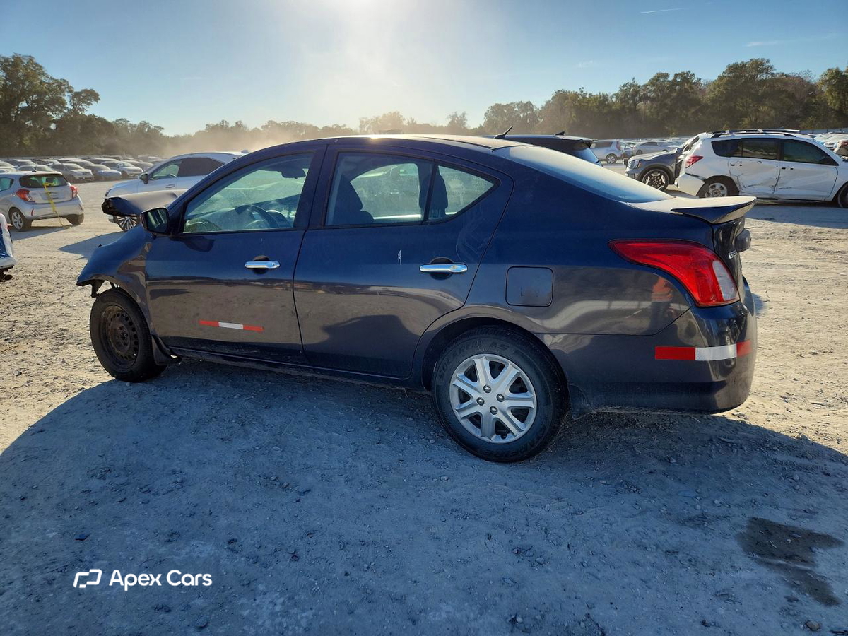 Nissan Versa 2015