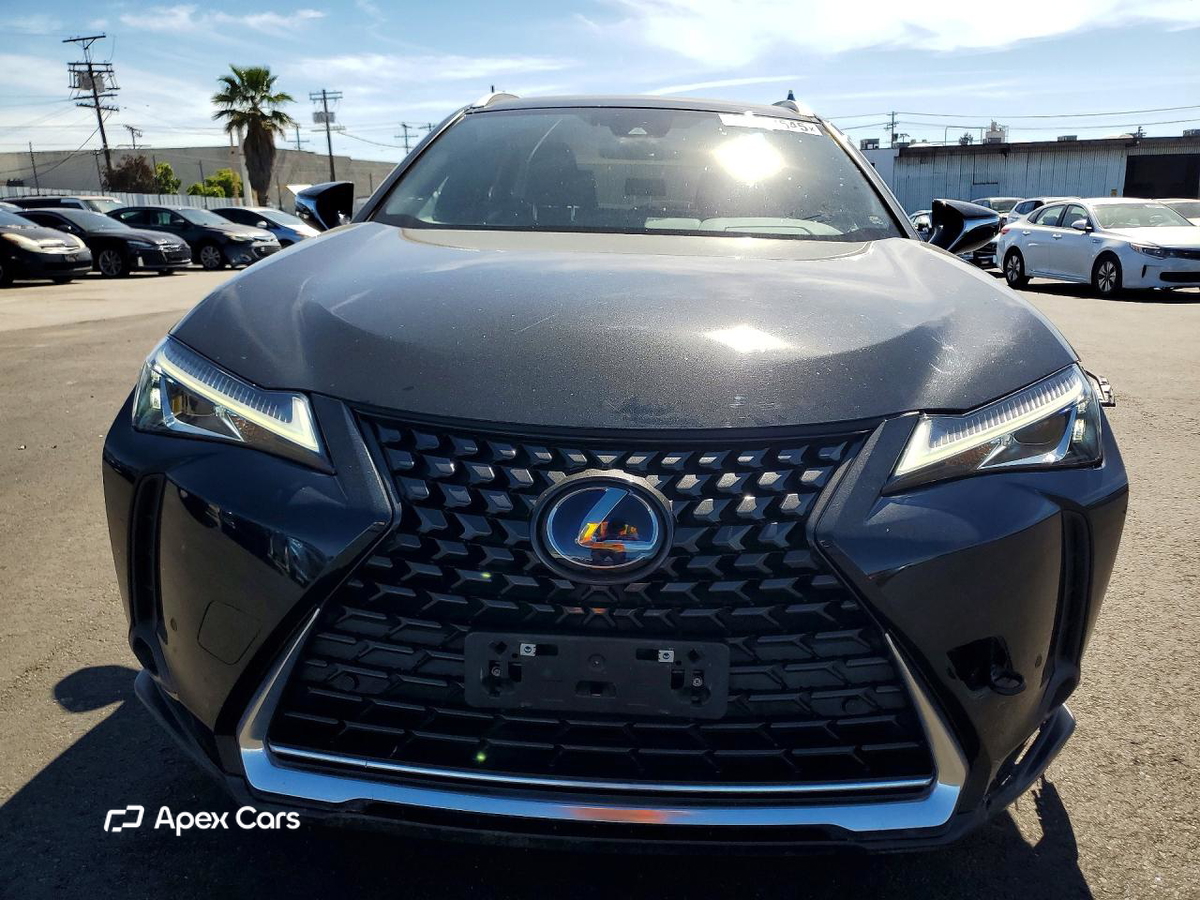 Lexus UX 2021