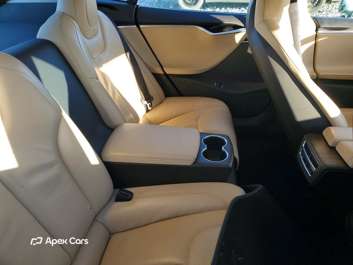 Tesla Model S 2015