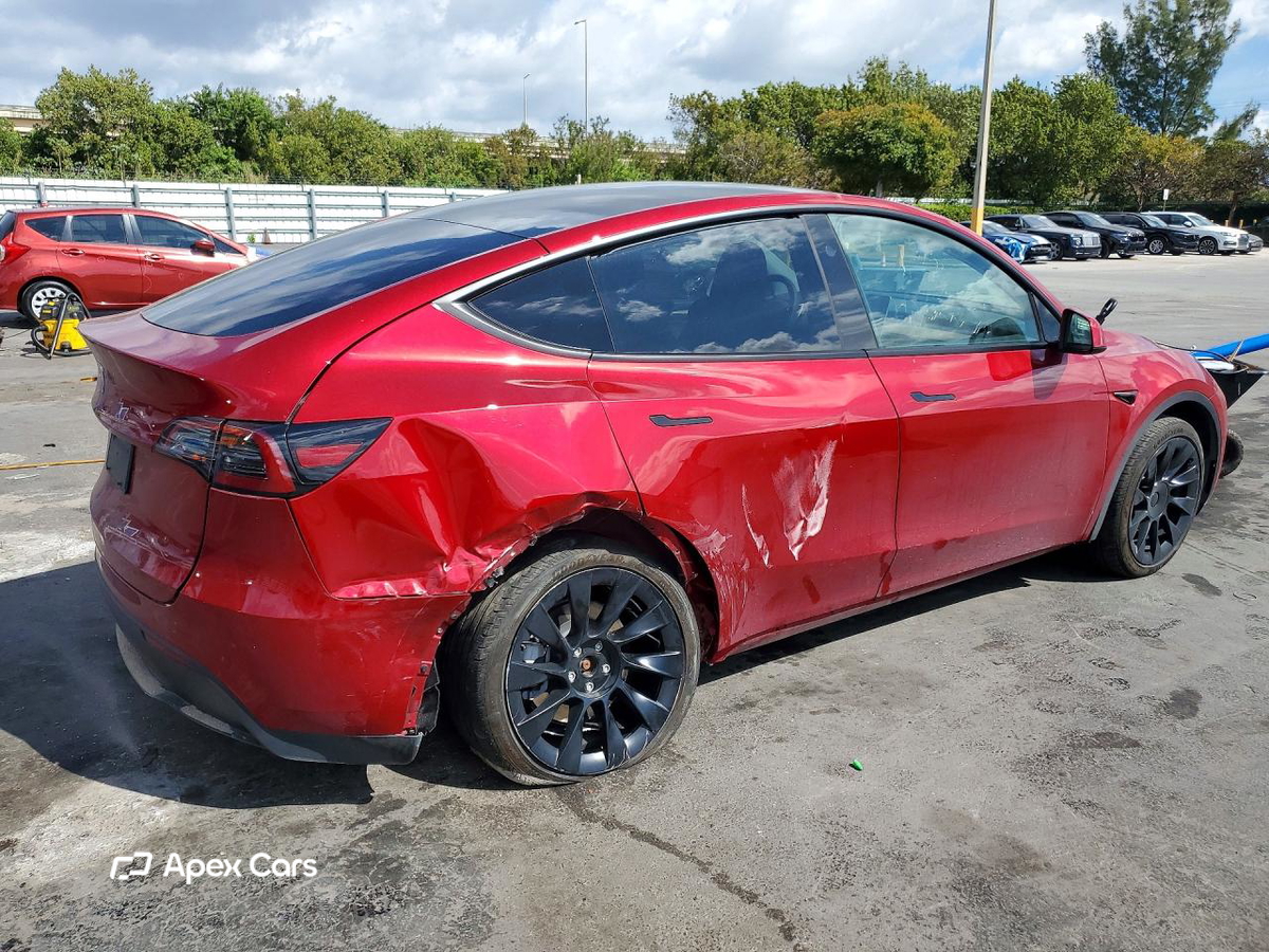 Tesla Model Y 2024