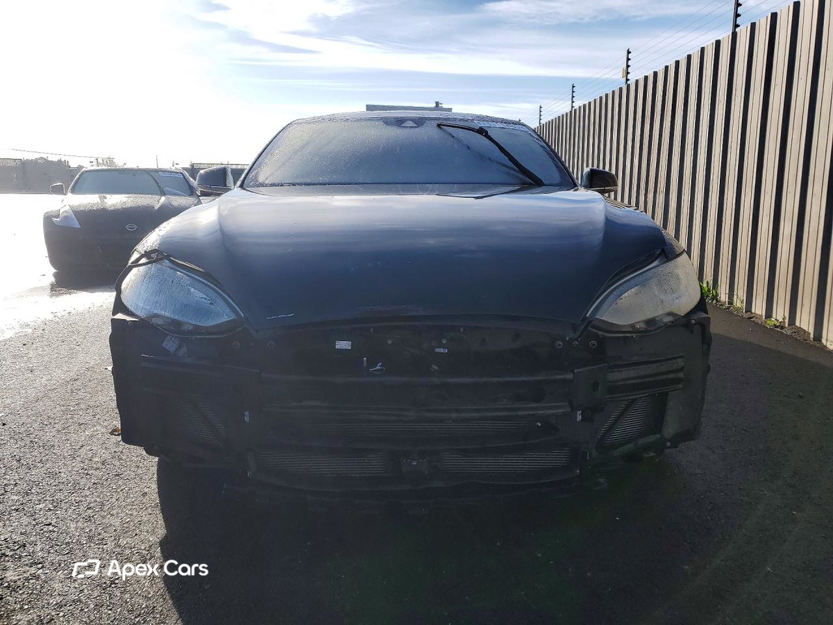 Tesla Model S 2015