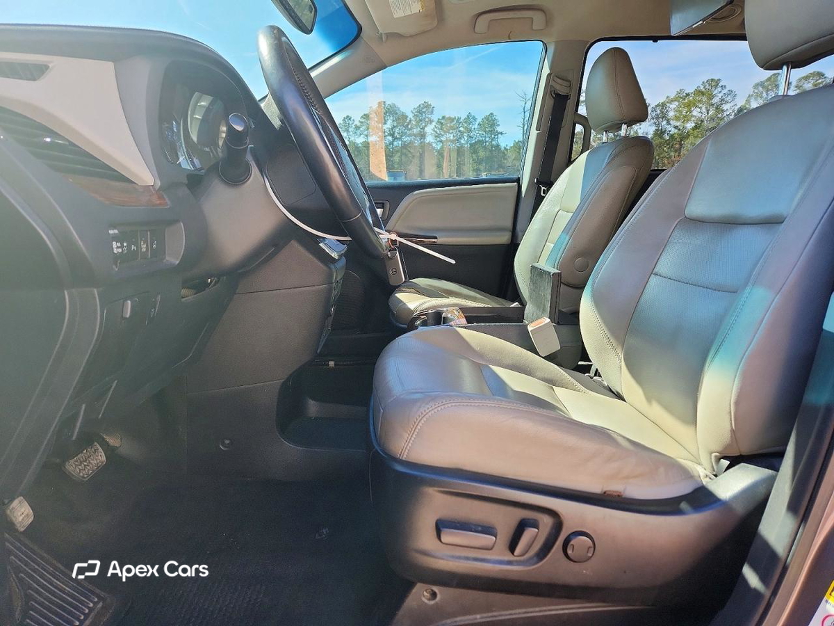 Toyota Sienna 2015