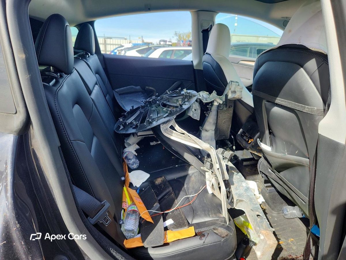 Tesla Model Y 2025