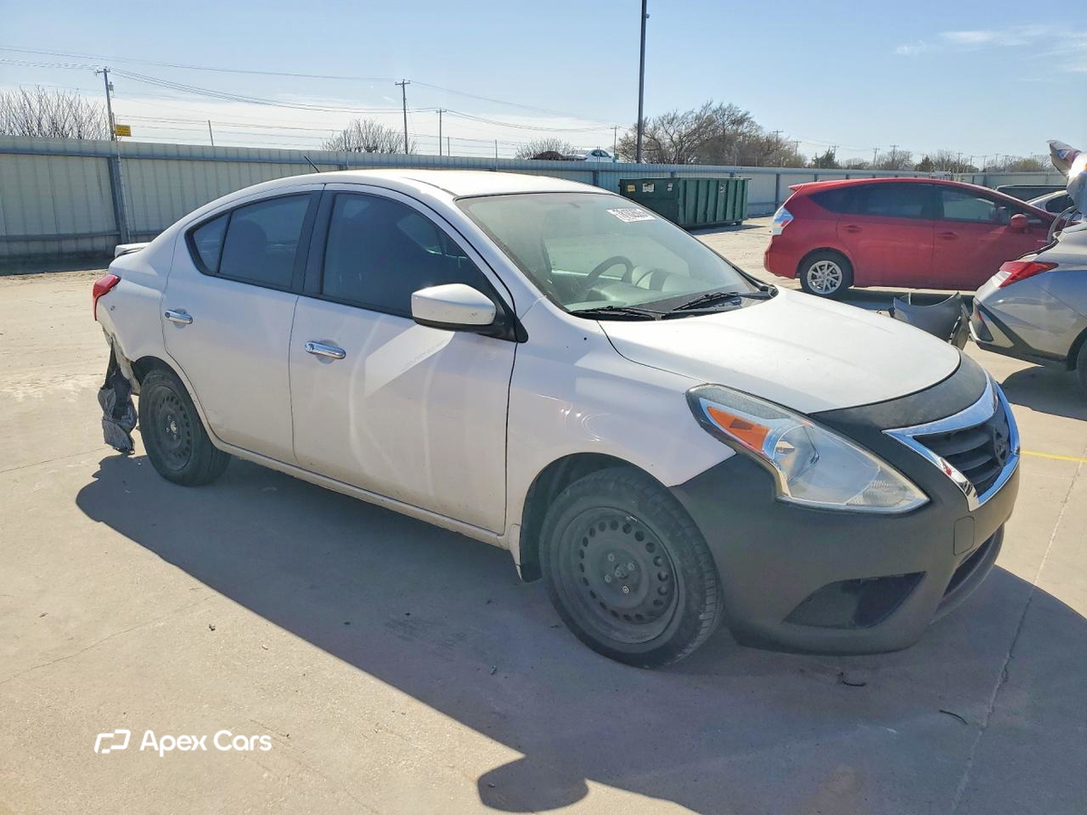 Nissan Versa 2015