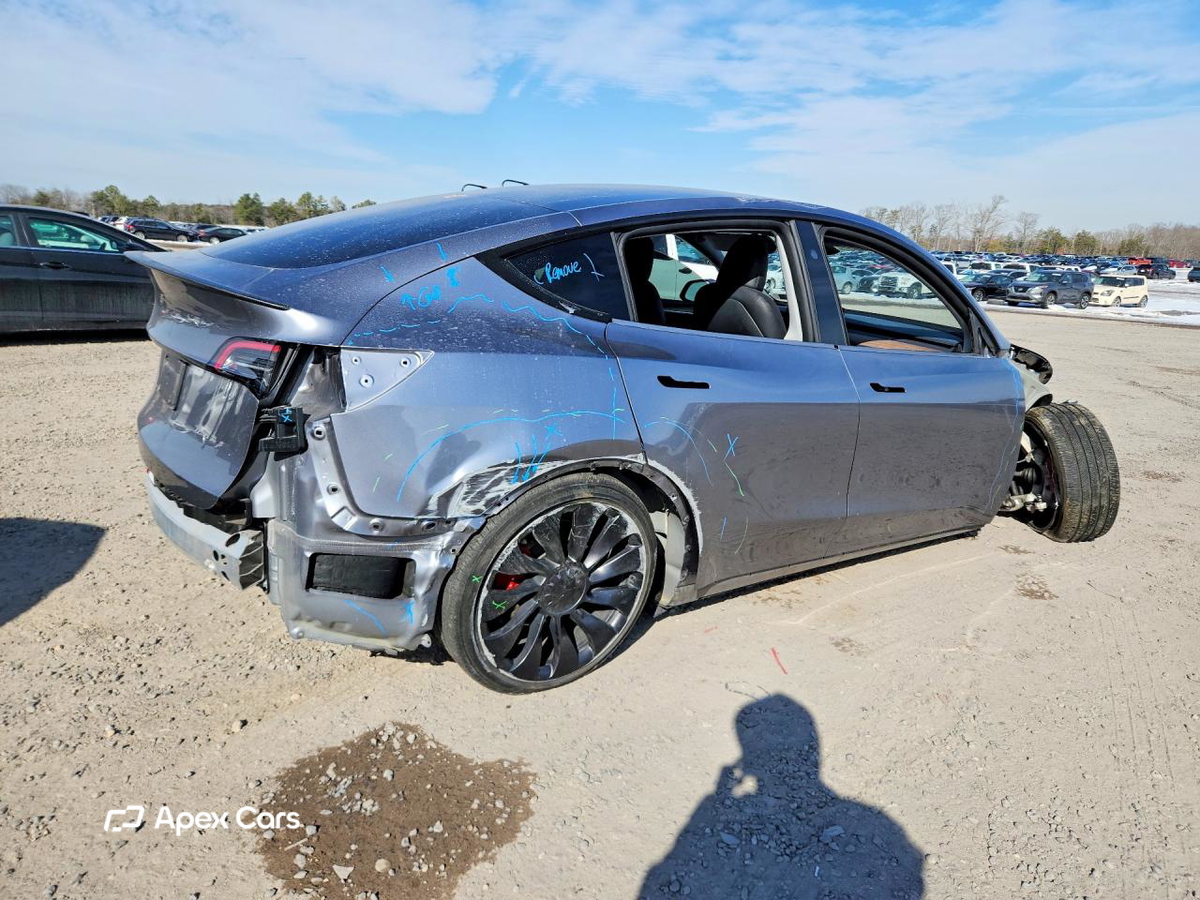 Tesla Model Y 2024