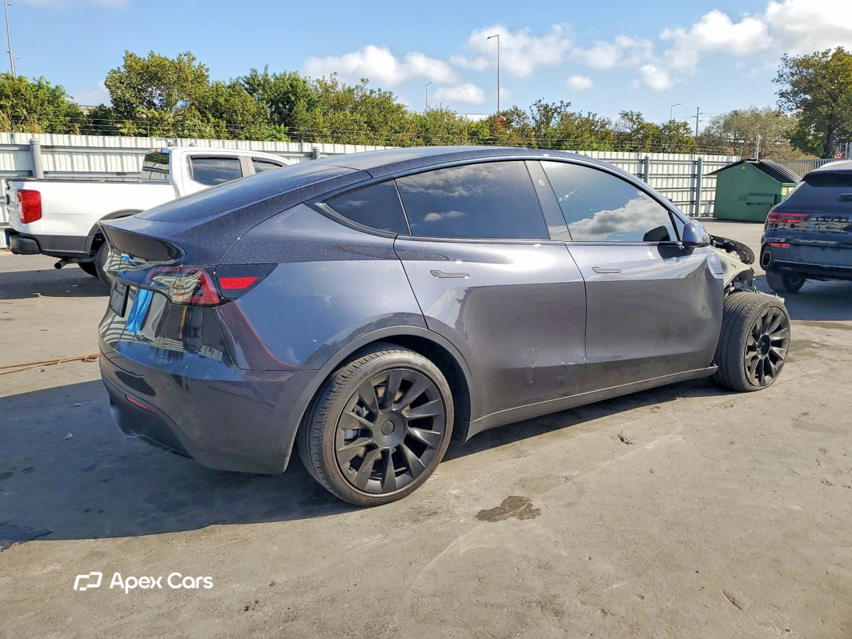 Tesla Model Y 2024