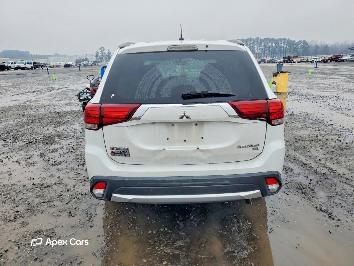 Mitsubishi Outlander 2016