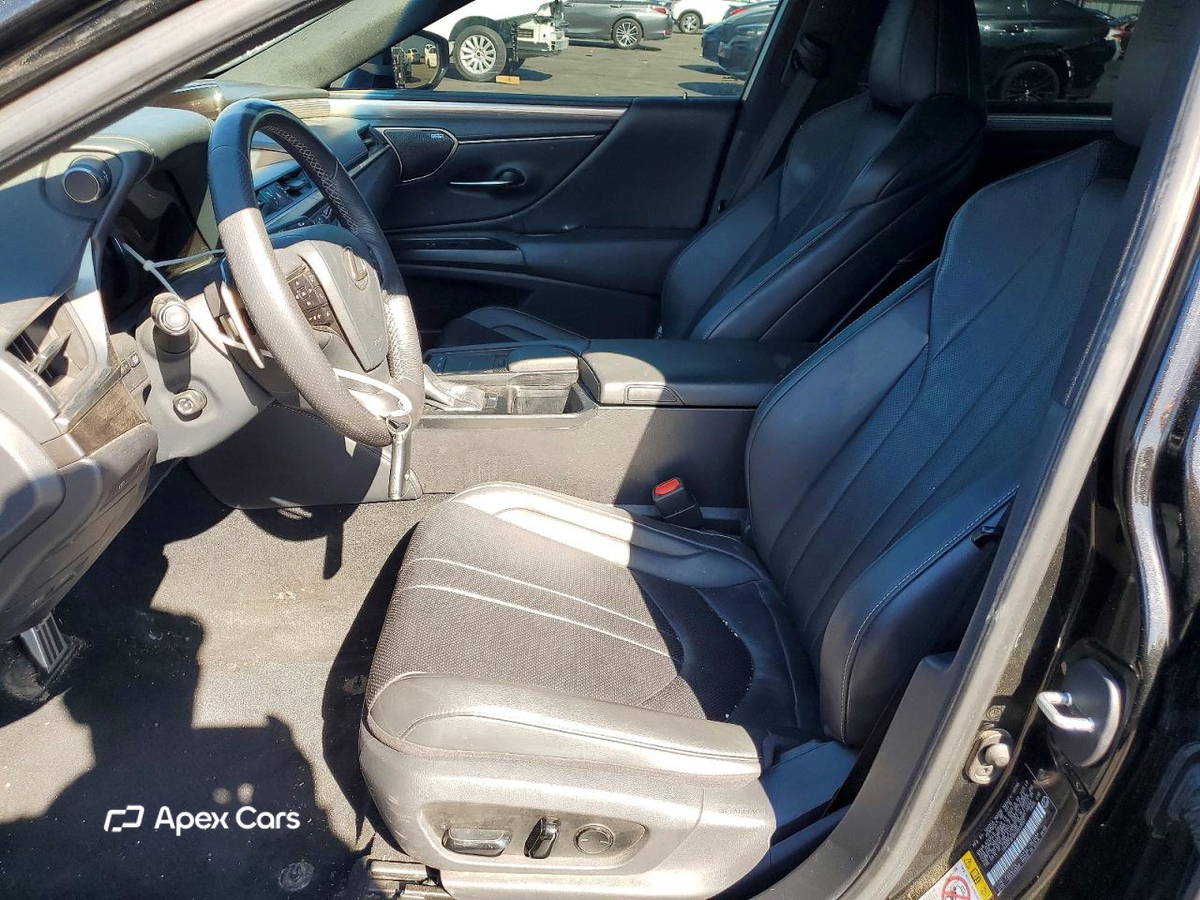 Lexus ES 2019