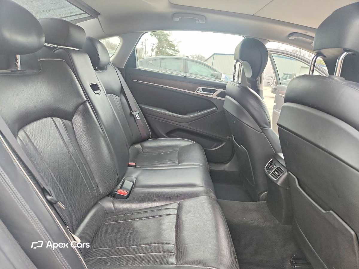 Hyundai Genesis 2015