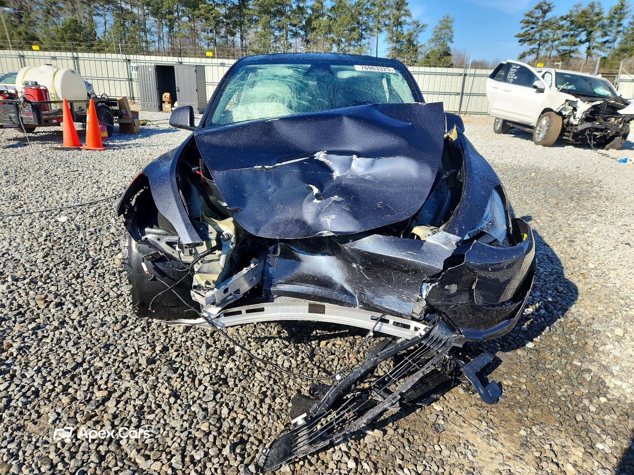 Tesla Model Y 2024