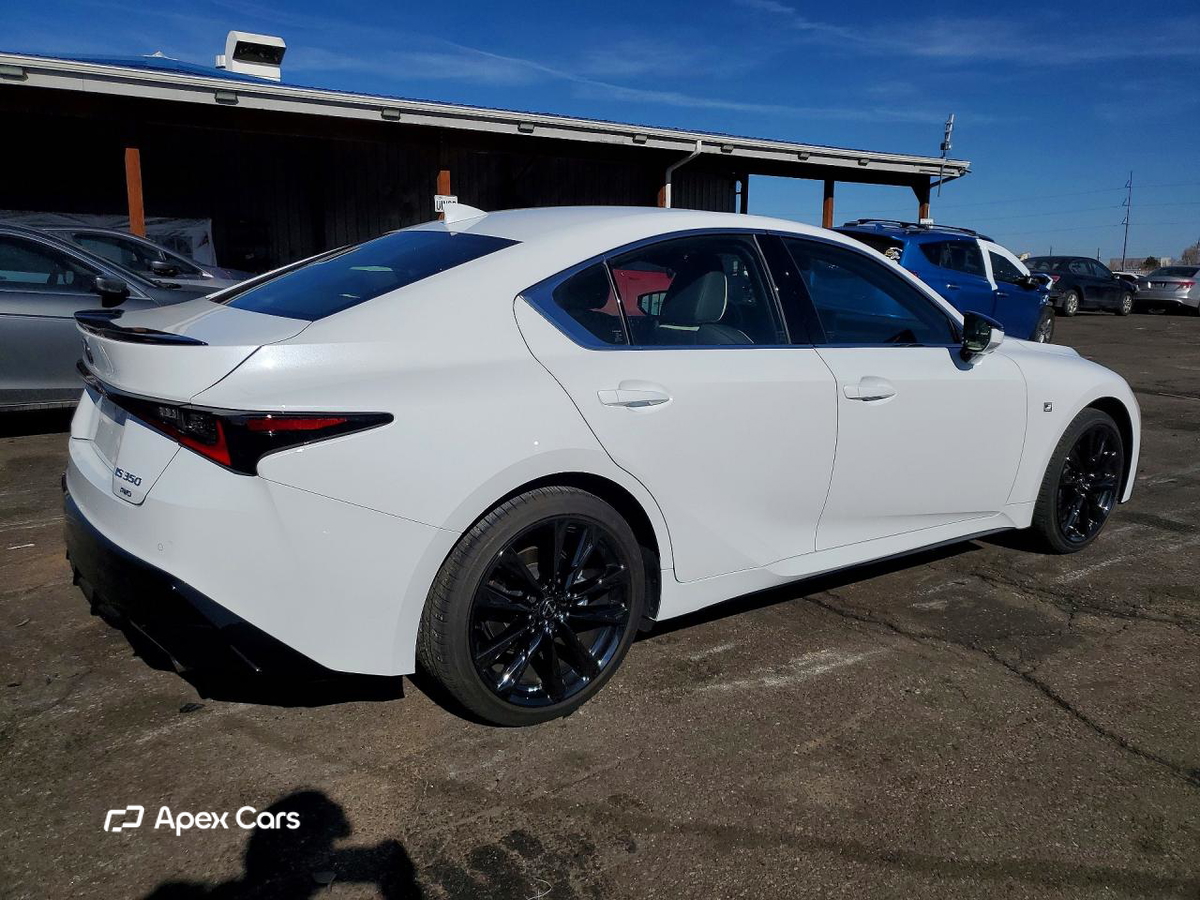 Lexus IS 2023