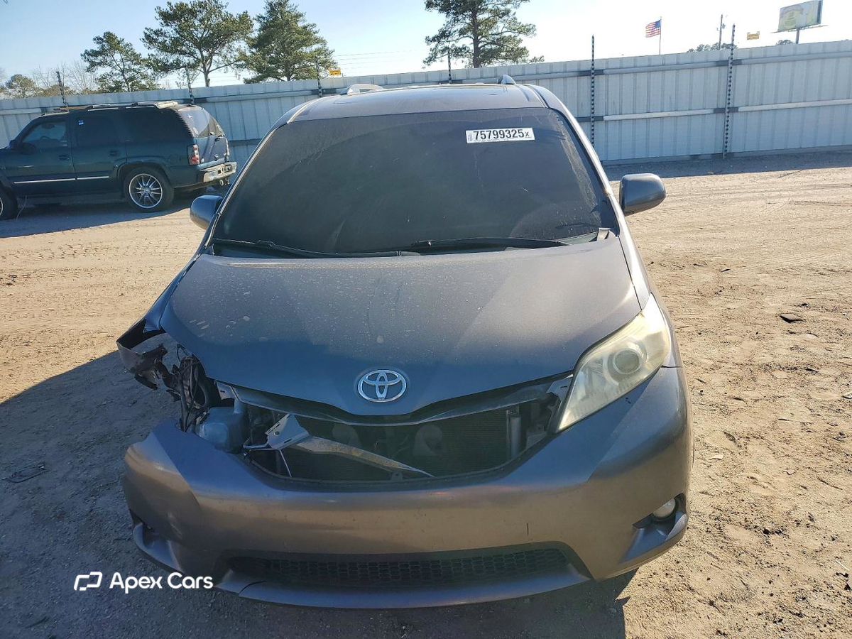 Toyota Sienna 2011