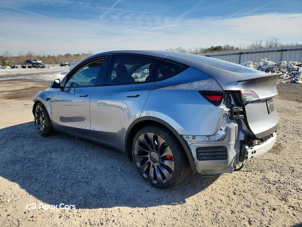 Tesla Model Y 2024