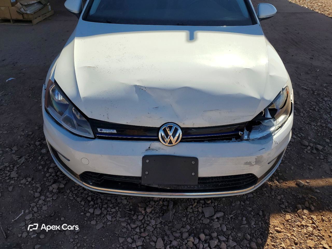 Volkswagen e Golf 2016