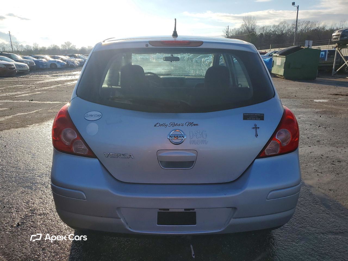 Nissan Versa 2011