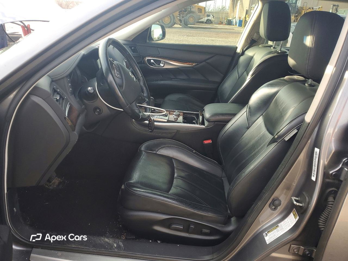 Infiniti Q70 2015