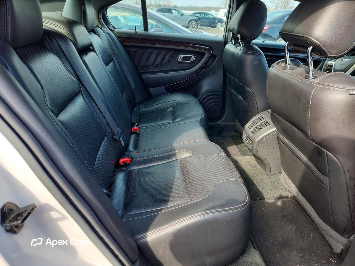 Ford Taurus 2016