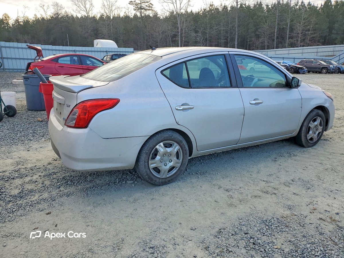 Nissan Versa 2015